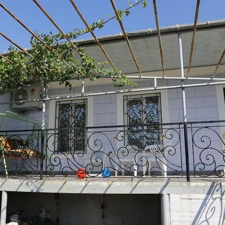 Nana'S Apartment Кутаиси Екстериор снимка