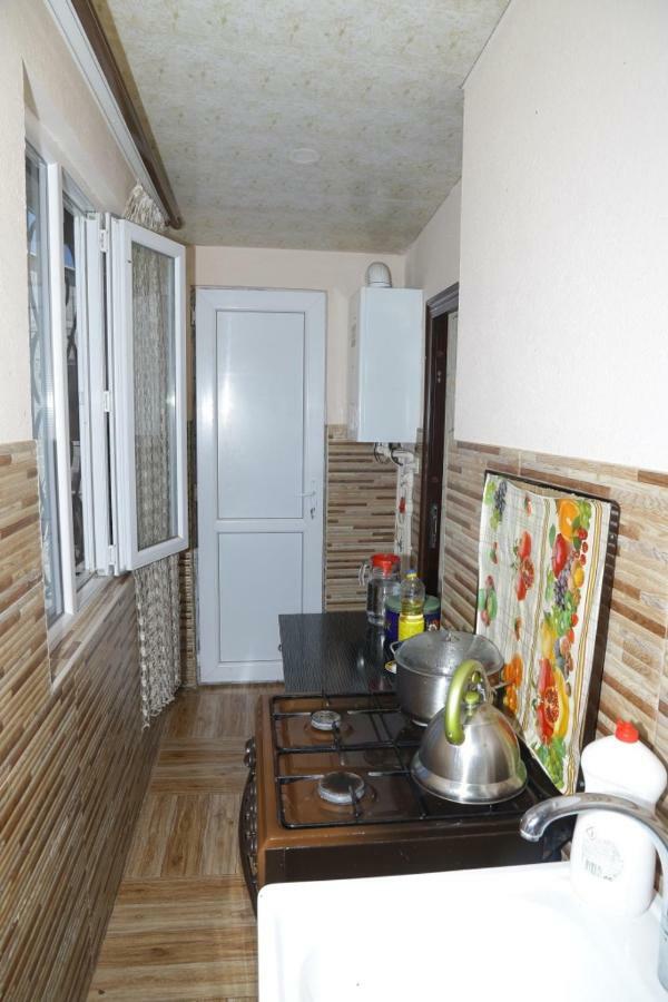 Nana'S Apartment Кутаиси Екстериор снимка