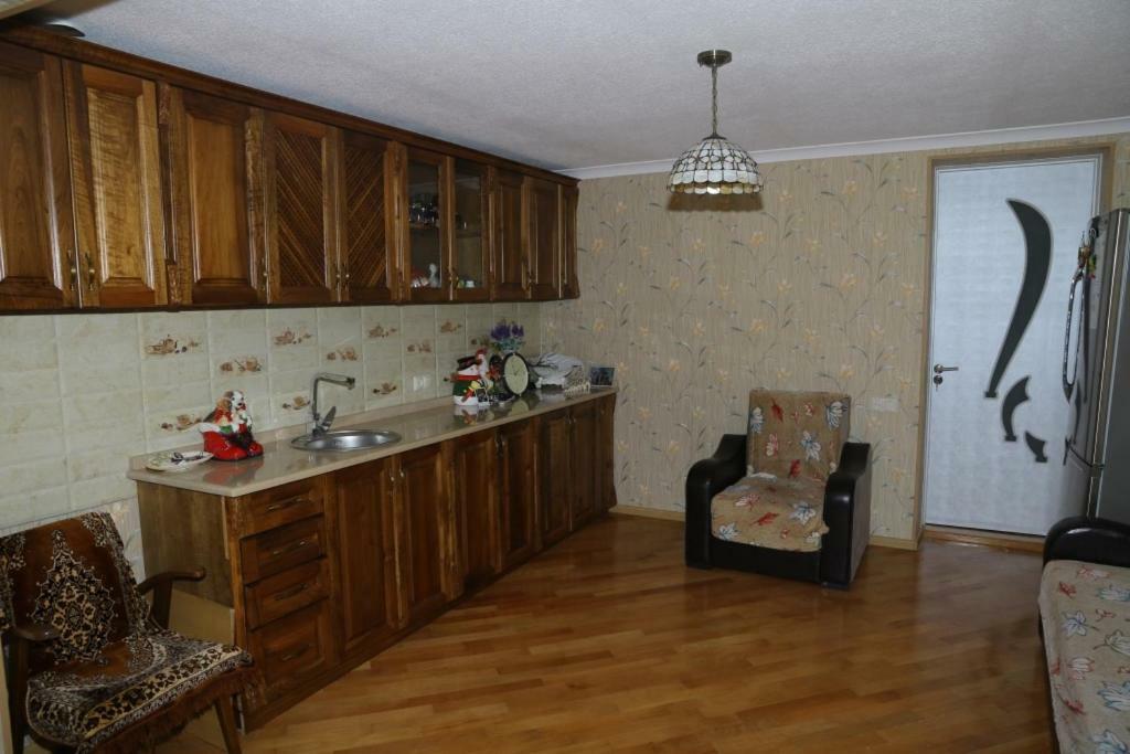 Nana'S Apartment Кутаиси Екстериор снимка