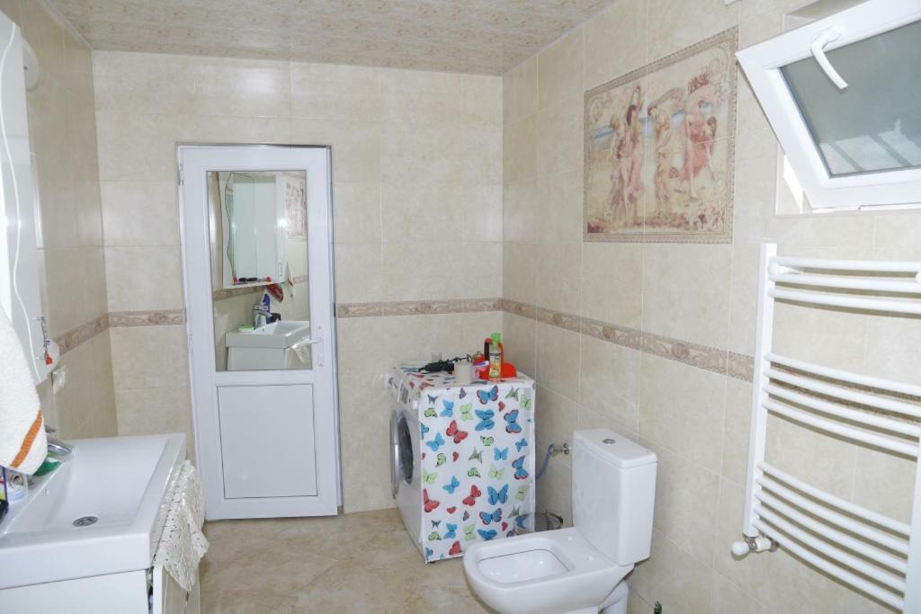 Nana'S Apartment Кутаиси Екстериор снимка