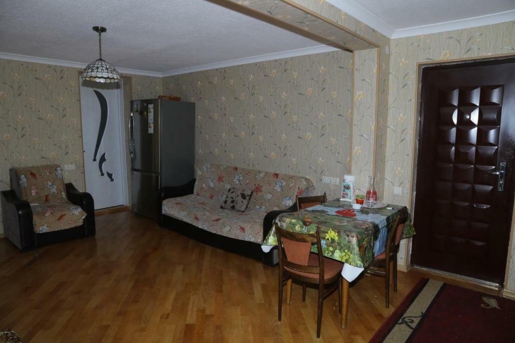 Nana'S Apartment Кутаиси Екстериор снимка