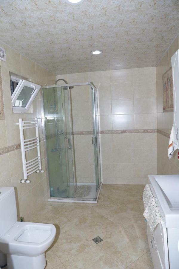 Nana'S Apartment Кутаиси Екстериор снимка
