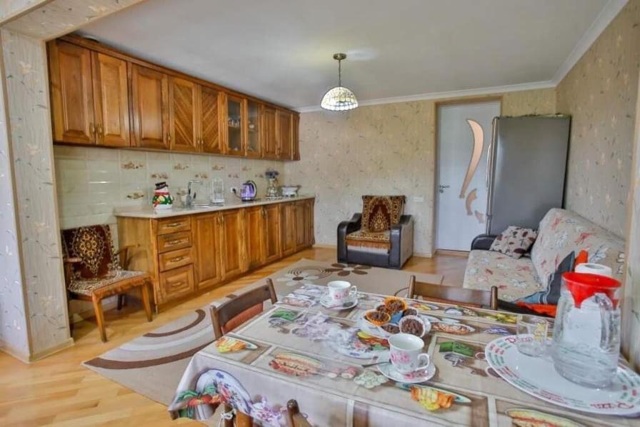 Nana'S Apartment Кутаиси Екстериор снимка